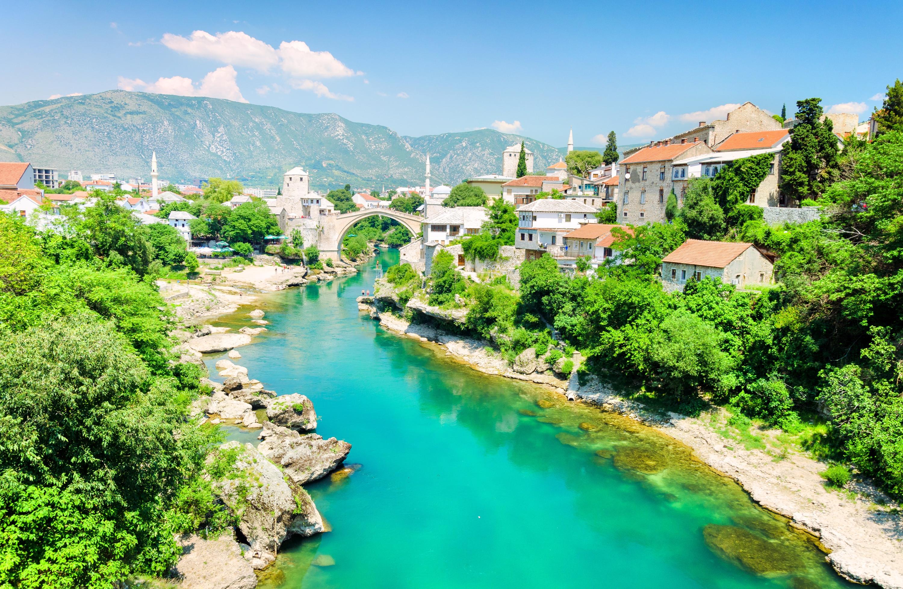 Discover the city of Mostar and its old bridge in Bosnia and Herzegovina