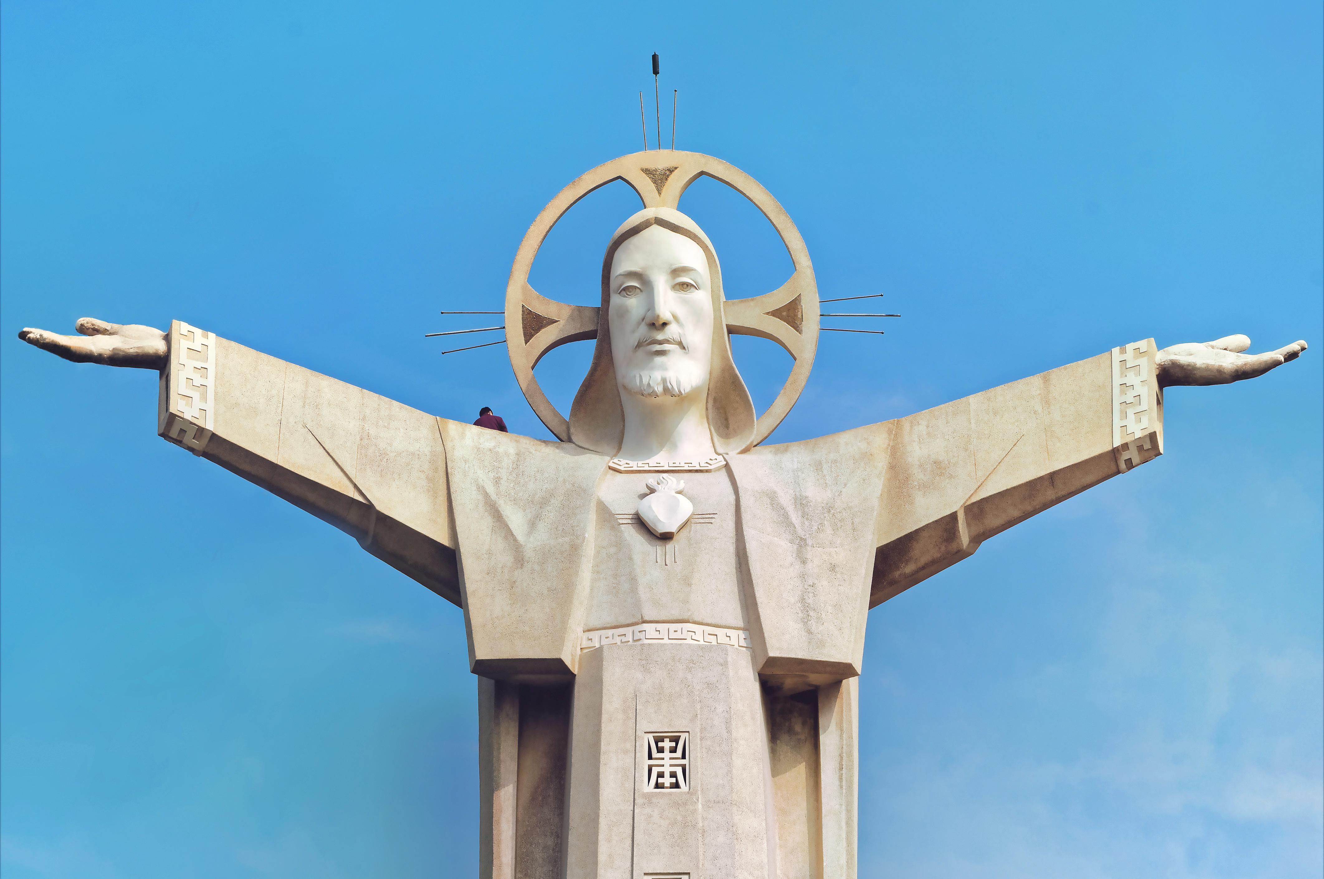 Đài tượng Chúa Giêsu là một địa điểm du lịch nổi tiếng ở Brasil, đồng thời là một công trình kiến trúc nổi bật và đẹp mắt. Xem ảnh liên quan để tìm hiểu thêm về điều này và cảm nhận sự kính trọng và tôn vinh tuyệt vời của nó.