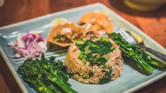 ห้องทานข้าวสุพรรณิการ์ ท่าเตียน