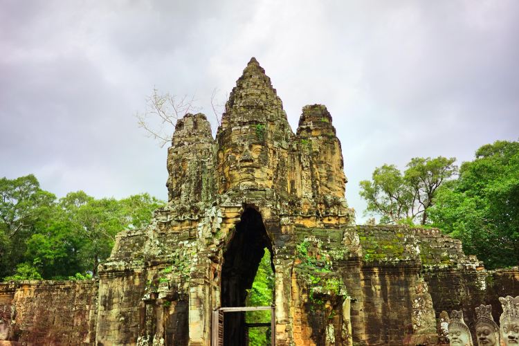 South Gate - Angkor Thom travel guidebook –must visit attractions in ...