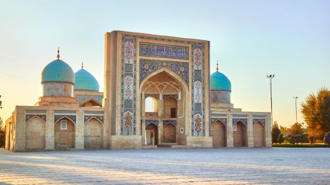 Ensemble Hazrati Imam: guida - Posti da visitare a - Da vedere in zona Ensemble Hazrati Imam - Trip.com