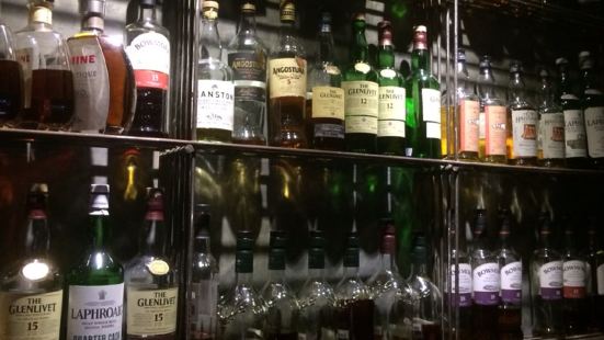 Cask 81 Whisky Bar