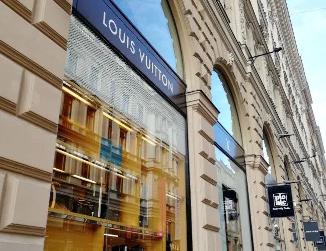 Shopping itineraries in Louis Vuitton Helsinki Store in October