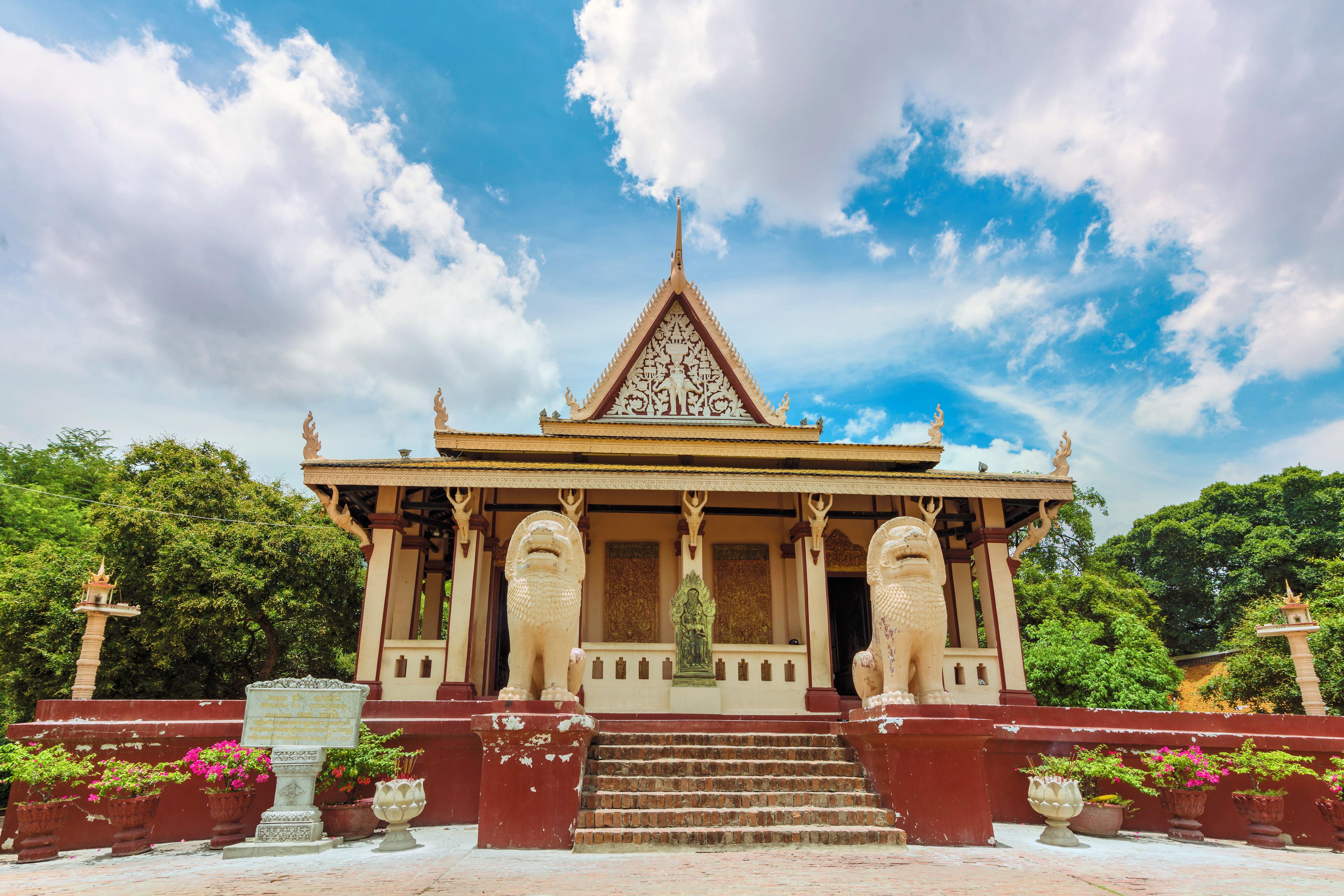 Wat Phnom travel guidebook –must visit attractions in Phnom Penh – Wat Phnom nearby recommendation – Trip.com