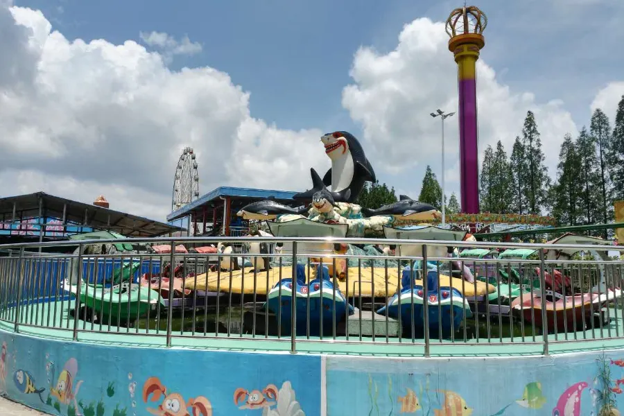 Mochou Lake Amusement City2