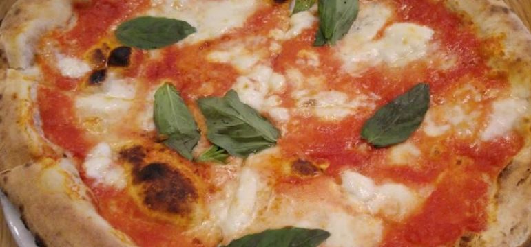 Pizzeria Montana Reviews Food Drinks In Frankfurt Trip Com