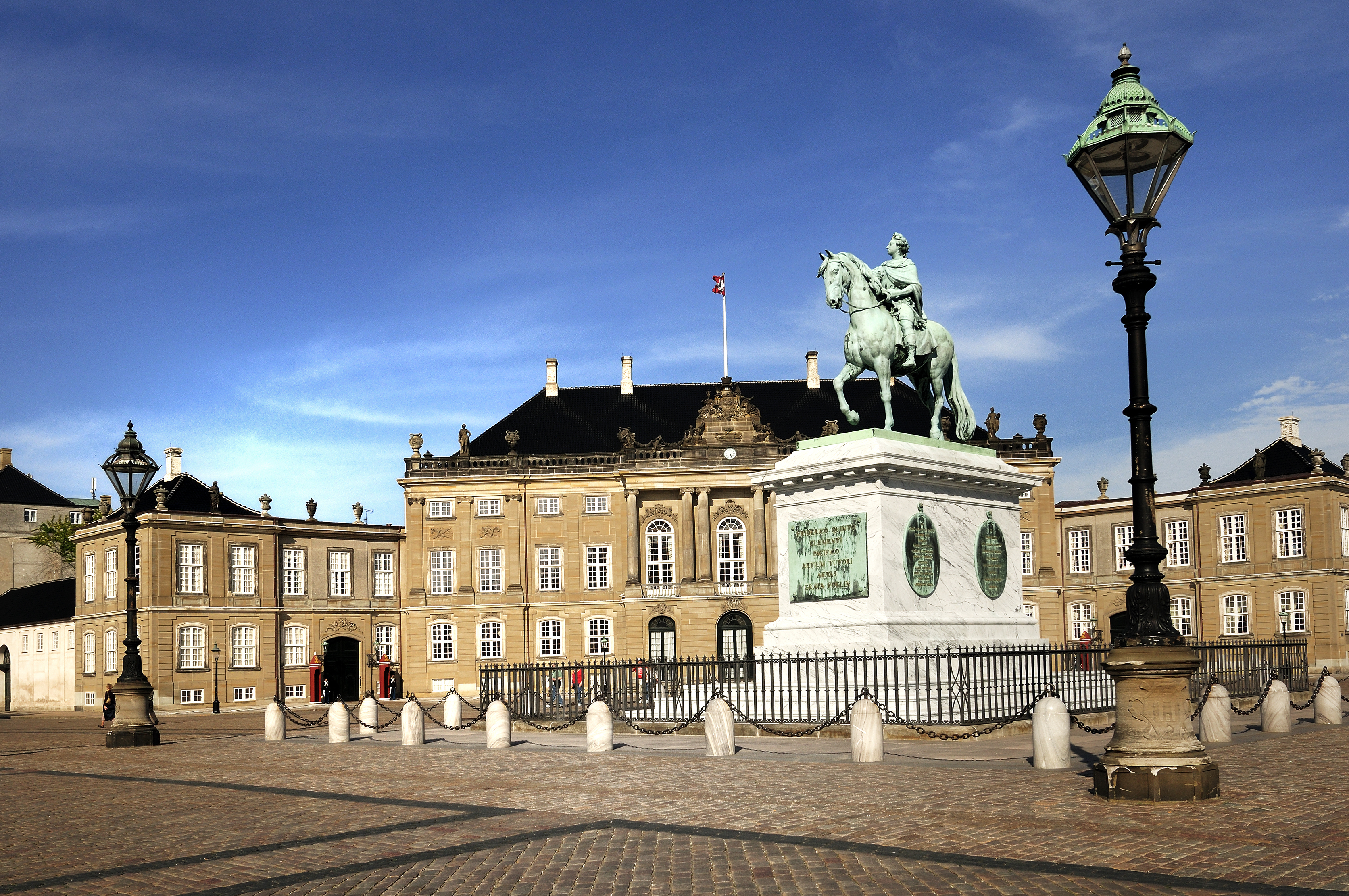 Amalienborg Palace attraction reviews - Amalienborg Palace tickets - Amalienborg Palace discounts - Amalienborg Palace transportation, address, opening hours - attractions, hotels, and food near Amalienborg Palace - Trip.com