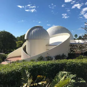 湯姆爵士天文館