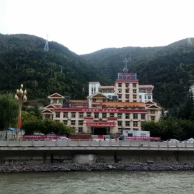 ABa ZangZu QiangZu ZiZhiZhou MaErKang BuXingJie (Pedestrian Street)