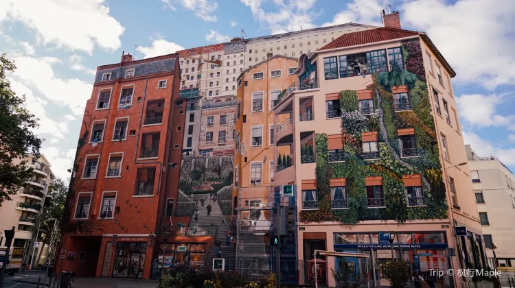 リヨン Fresque Des Lyonnais 評判 案内 トリップドットコム