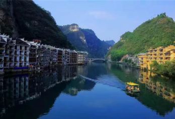 Water Cruise in Zhenyuan Old Town 명소 인기 사진