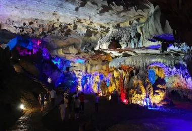 Ancient Buddha Rock Cave รูปภาพAttractionsยอดนิยม