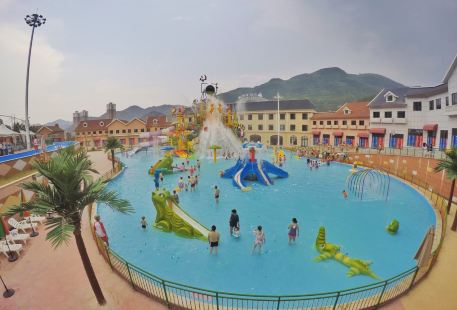 Wanshan Caihonghai Water Amusement Park