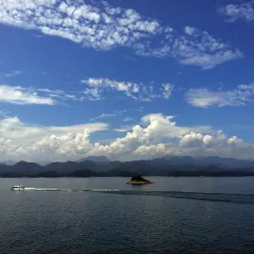 Qiandao Lake Canoe