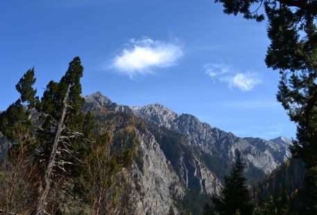 Zha Yizhagashen Mountain