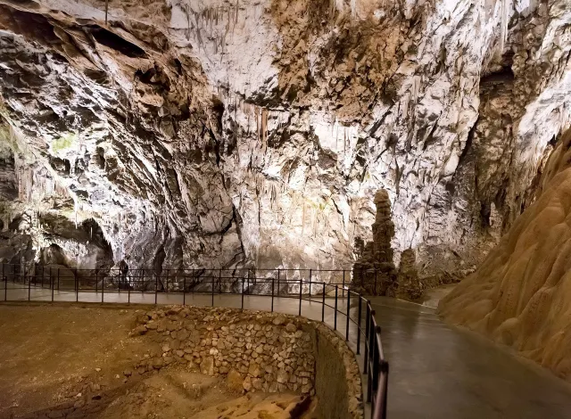 Postojnska Caves1