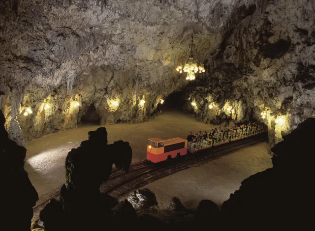Postojnska Caves2