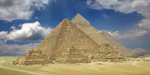 孟卡拉金字塔