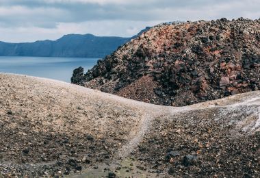 卡美尼火山 熱門景點照片