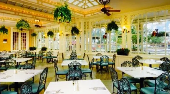 Tony S Town Square Restaurant フロリダ州のご案内 トリップドットコム