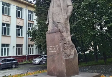 Fyodor Afanasyev Statue รูปภาพAttractionsยอดนิยม