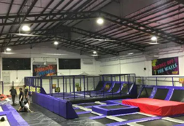 Amped Trampoline Park Thailand (แทรมโพลีนที่ แอมป์แทรมโพลีนพาร์ค ไทยแลนด์) รูปภาพAttractionsยอดนิยม