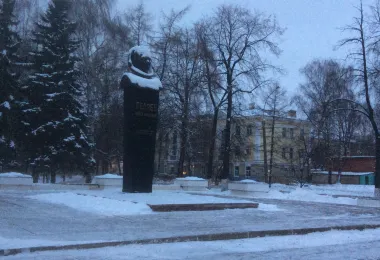 Cosmonaut Pavel Belyaev Monument รูปภาพAttractionsยอดนิยม