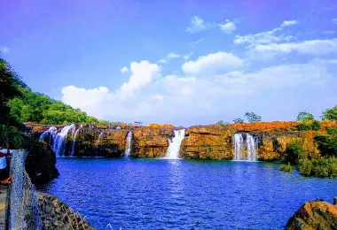 Bogatha Waterfall รูปภาพAttractionsยอดนิยม