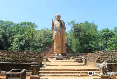 Maligawila Buddha Statue