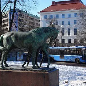 Maternal Love Sculpture (Aidinrakkaus)