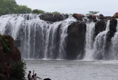 Bogatha Waterfall รูปภาพAttractionsยอดนิยม