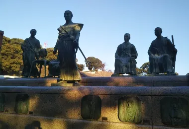 Statues of Shonan Yokoi and Ishin รูปภาพAttractionsยอดนิยม