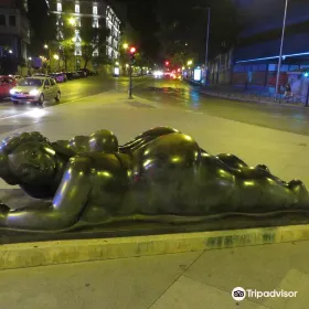 Mujer con Espejo - De Fernando Botero