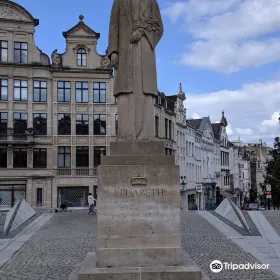 Queen Elisabeth of Belgium Statue