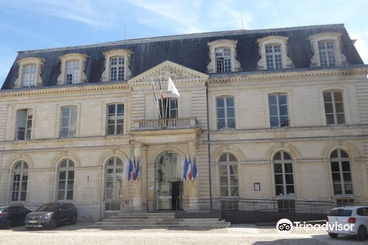 Mairie de Blois travel guidebook –must visit attractions in – Mairie de ...