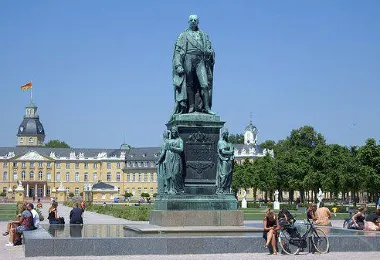 Grossherzog Karl-Friedrich Denkmal รูปภาพAttractionsยอดนิยม