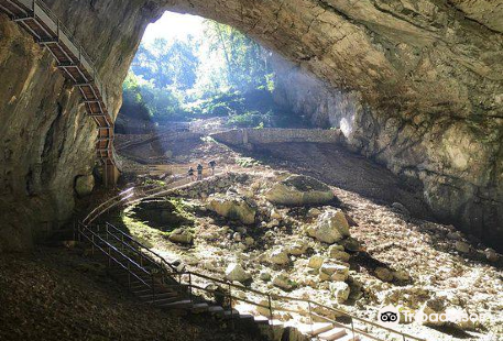 Grottes du Cerdon -Parc de Loisirs Prehistoriques